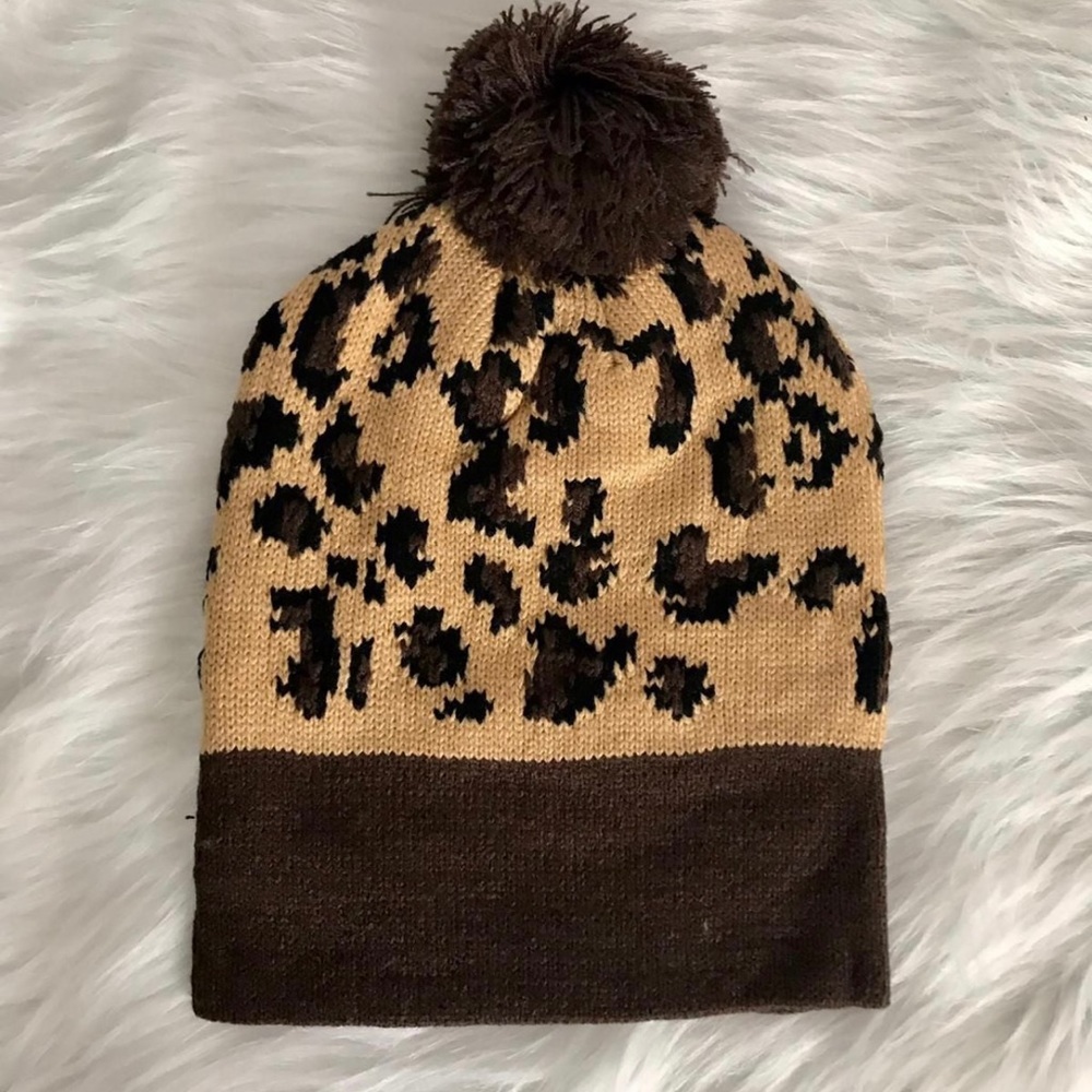 5/25– Kids brown pompom cheetah print beanie